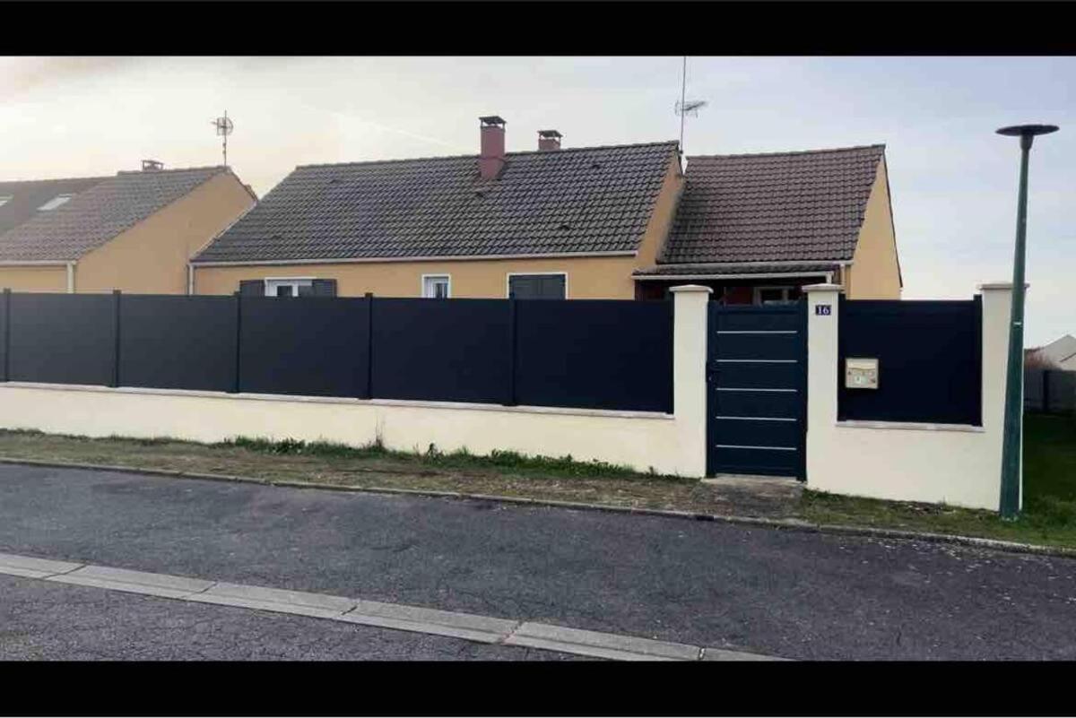 Maison Dans Pavillonnaire Paisible Holiday home *